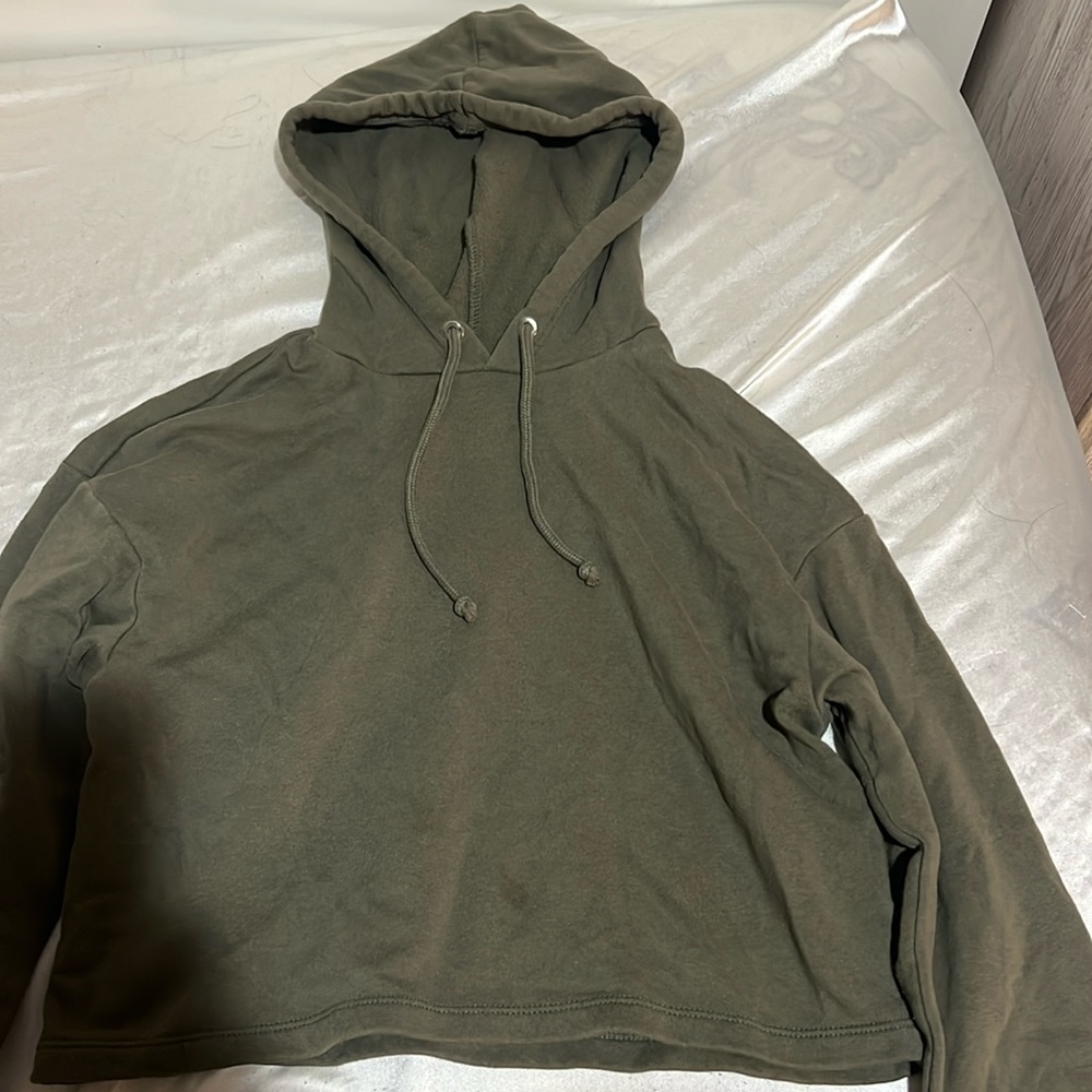 Women’s extra small army green cropped hoodie.